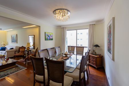 Apartamento à venda com 206m², 4 quartos e 2 vagas Apartamento à venda com 206m², 4 quartos e 2 vagasSala de Jantar