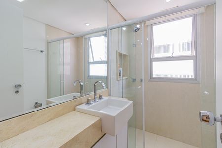 Apartamento à venda com 206m², 4 quartos e 2 vagas Apartamento à venda com 206m², 4 quartos e 2 vagasBanheiro Social