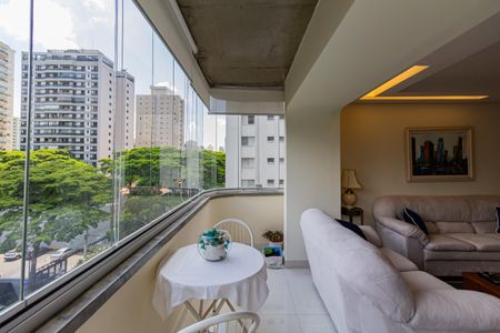 Apartamento à venda com 206m², 4 quartos e 2 vagas Apartamento à venda com 206m², 4 quartos e 2 vagasVaranda da Sala