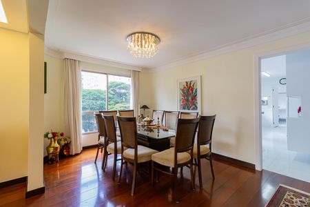 Apartamento à venda com 206m², 4 quartos e 2 vagas Apartamento à venda com 206m², 4 quartos e 2 vagasSala de Jantar