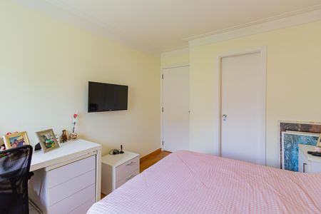 Apartamento à venda com 206m², 4 quartos e 2 vagas Apartamento à venda com 206m², 4 quartos e 2 vagasSuíte 2