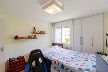 Apartamento à venda com 206m², 4 quartos e 2 vagas Apartamento à venda com 206m², 4 quartos e 2 vagasQuarto 3