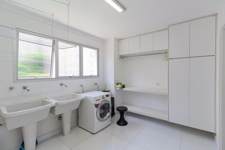 Apartamento à venda com 206m², 4 quartos e 2 vagas Apartamento à venda com 206m², 4 quartos e 2 vagasÁrea de Serviço