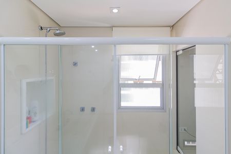 Apartamento à venda com 206m², 4 quartos e 2 vagas Apartamento à venda com 206m², 4 quartos e 2 vagasBanheiro da Suíte 1