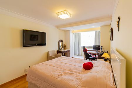 Apartamento à venda com 206m², 4 quartos e 2 vagas Apartamento à venda com 206m², 4 quartos e 2 vagasSuíte 1