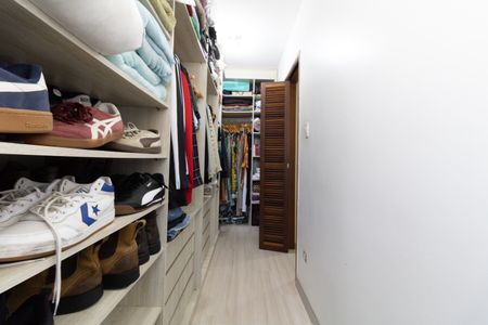 Casa à venda com 180m², 3 quartos e 2 vagasCloset da Suíte