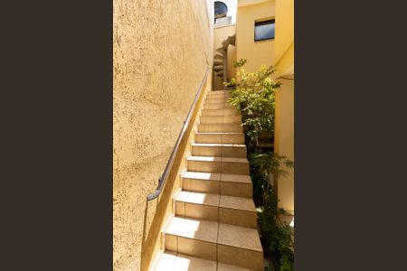 Casa à venda com 180m², 3 quartos e 2 vagasEscada 