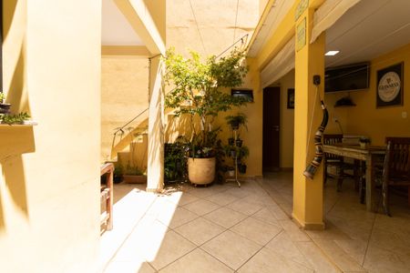 Casa à venda com 180m², 3 quartos e 2 vagasQuintal