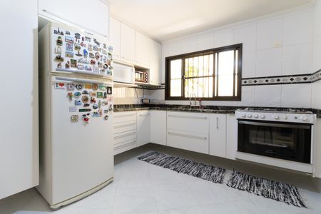 Casa à venda com 180m², 3 quartos e 2 vagasCozinha 