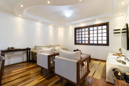 Casa à venda com 180m², 3 quartos e 2 vagasSala