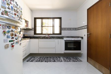 Casa à venda com 180m², 3 quartos e 2 vagasCozinha 