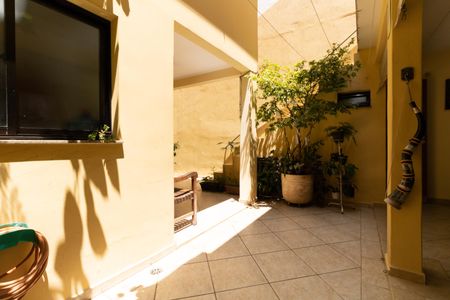 Casa à venda com 180m², 3 quartos e 2 vagasQuintal