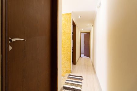 Casa à venda com 180m², 3 quartos e 2 vagasCorredor