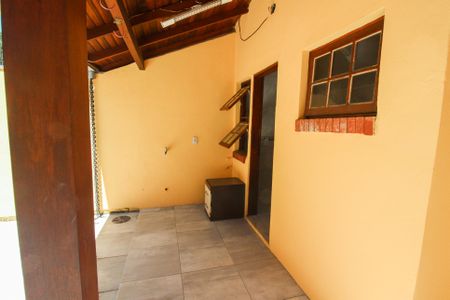 Casa à venda com 98m², 4 quartos e 1 vagaÁrea de Serviço