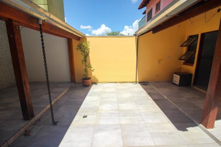 Casa à venda com 98m², 4 quartos e 1 vagaQuintal