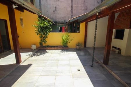 Casa à venda com 98m², 4 quartos e 1 vagaQuintal