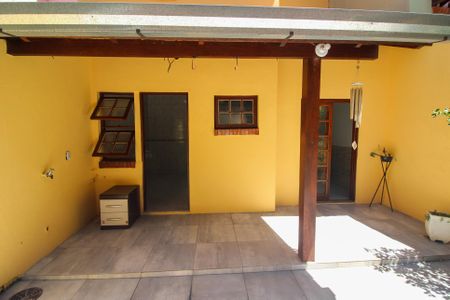 Casa à venda com 98m², 4 quartos e 1 vagaÁrea de Serviço