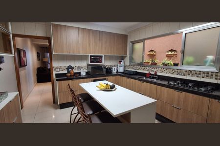 Casa à venda com 200m², 3 quartos e 2 vagasCozinha 