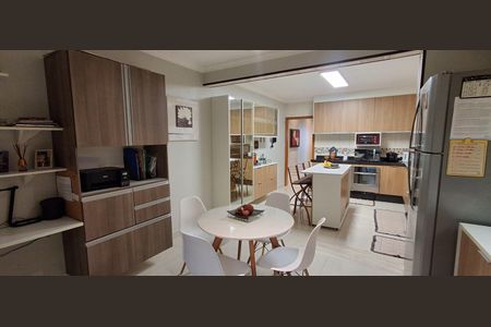 Casa à venda com 200m², 3 quartos e 2 vagasCozinha 