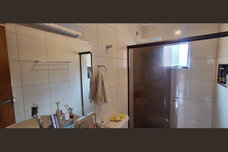 Casa à venda com 200m², 3 quartos e 2 vagas Casa à venda com 200m², 3 quartos e 2 vagasBanheiro Suíte