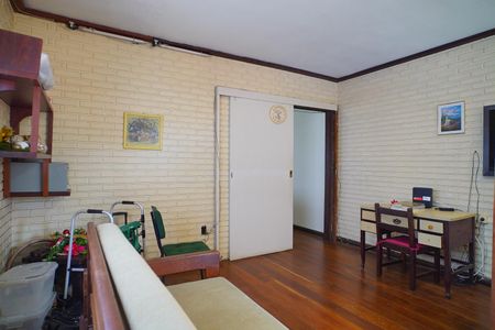 Sala de casa à venda com 3 quartos, 600m² em Bom Jesus, Porto Alegre