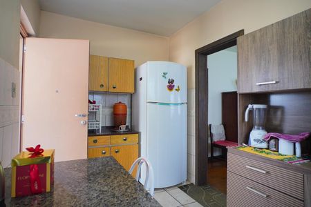 Cozinha  de casa à venda com 3 quartos, 600m² em Bom Jesus, Porto Alegre
