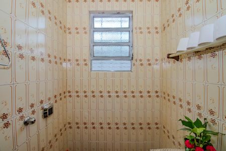 Banheiro de casa à venda com 3 quartos, 600m² em Bom Jesus, Porto Alegre