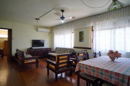 Sala de casa à venda com 3 quartos, 600m² em Bom Jesus, Porto Alegre