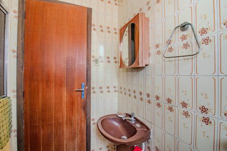 Banheiro de casa à venda com 3 quartos, 600m² em Bom Jesus, Porto Alegre