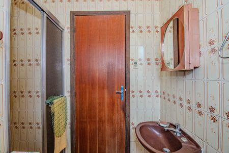 Banheiro de casa à venda com 3 quartos, 600m² em Bom Jesus, Porto Alegre