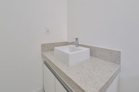 Apartamento à venda com 137m², 3 quartos e 3 vagas Apartamento à venda com 137m², 3 quartos e 3 vagasBanheiro da Suíte 1