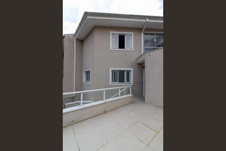 Casa à venda com 62m², 3 quartos e 1 vaga Casa à venda com 62m², 3 quartos e 1 vagaTerraço