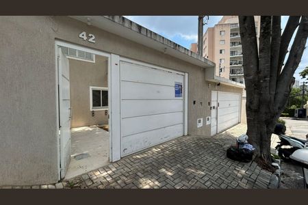 Casa à venda com 62m², 3 quartos e 1 vaga Casa à venda com 62m², 3 quartos e 1 vagaFachada