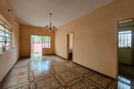 Casa à venda com 4 quartos, 180m² em Esplanada, Belo Horizonte