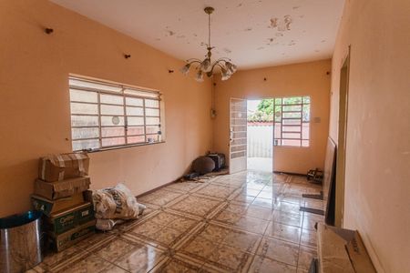 Sala de casa à venda com 4 quartos, 180m² em Esplanada, Belo Horizonte