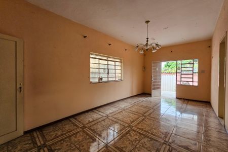 Casa à venda com 4 quartos, 180m² em Esplanada, Belo Horizonte