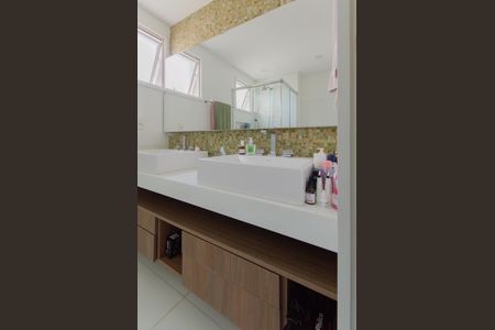 Apartamento à venda com 142m², 3 quartos e 2 vagasBanheiro da Suíte 2