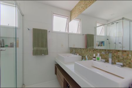 Apartamento à venda com 142m², 3 quartos e 2 vagasBanheiro da Suíte 2