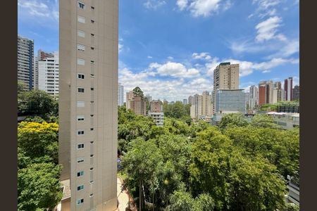 Apartamento à venda com 100m², 2 quartos e 3 vagasVista Quarto 2