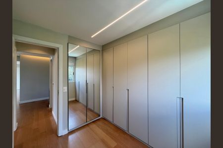 Apartamento à venda com 100m², 2 quartos e 3 vagasQuarto 2