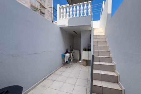 Casa à venda com 95m², 2 quartos e 2 vagasQuintal e área de serviço 