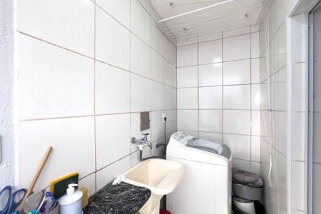 Casa à venda com 95m², 2 quartos e 2 vagasQuintal e área de serviço 