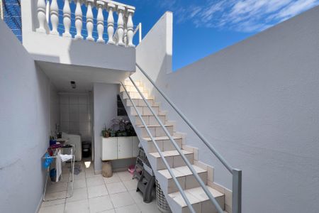 Casa à venda com 95m², 2 quartos e 2 vagasQuintal e área de serviço 