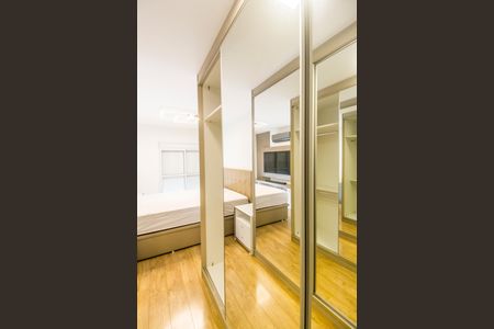 Apartamento à venda com 176m², 3 quartos e 3 vagas Apartamento à venda com 176m², 3 quartos e 3 vagasCloset da suíte