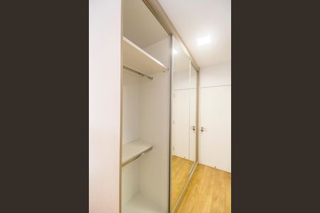 Apartamento à venda com 176m², 3 quartos e 3 vagas Apartamento à venda com 176m², 3 quartos e 3 vagasCloset da suíte