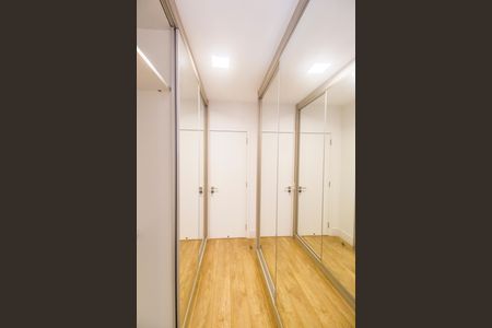Apartamento à venda com 176m², 3 quartos e 3 vagas Apartamento à venda com 176m², 3 quartos e 3 vagasCloset da suíte