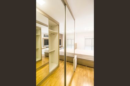 Apartamento à venda com 176m², 3 quartos e 3 vagas Apartamento à venda com 176m², 3 quartos e 3 vagasCloset da suíte