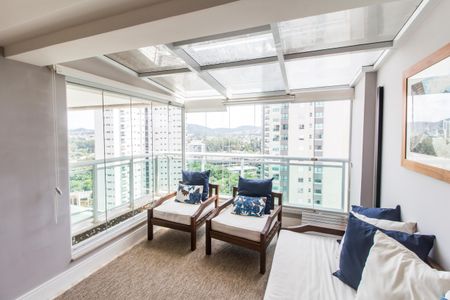 Apartamento à venda com 176m², 3 quartos e 3 vagas Apartamento à venda com 176m², 3 quartos e 3 vagasVaranda