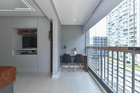 Varanda de kitnet/studio para alugar com 1 quarto, 28m² em Brooklin, São Paulo