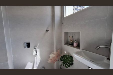 Apartamento à venda com 85m², 2 quartos e 1 vaga Apartamento à venda com 85m², 2 quartos e 1 vagaBanheiro